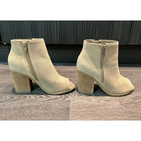 Open Toe Stacked Heel Suede Booties - Picture 4 of 4